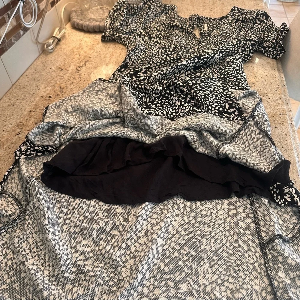 Free People Black White Looking for Love Short Sleeve Midi Dress Size 4